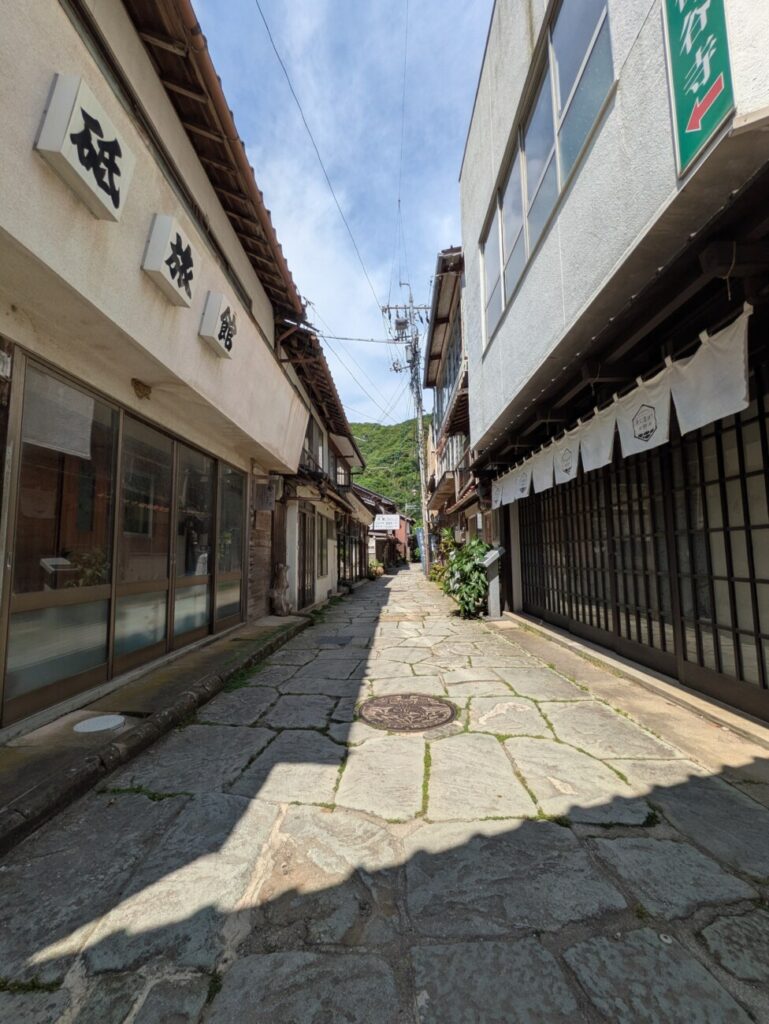 美保神社　青石畳通り
