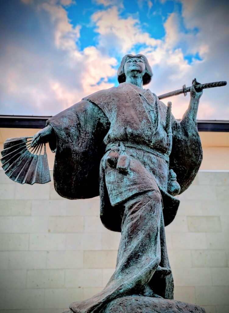 銅像 出雲阿国