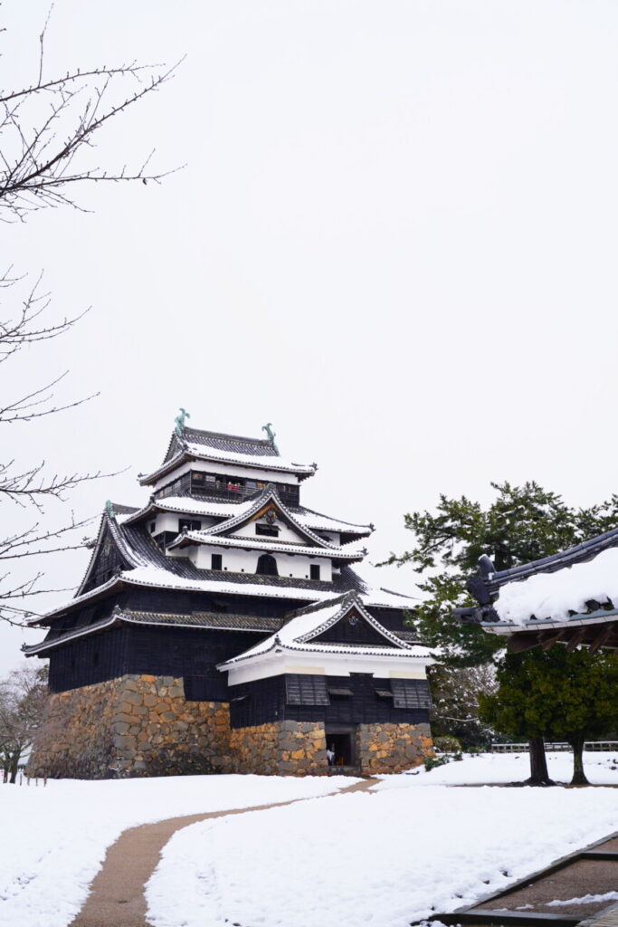 松江城　冬　雪