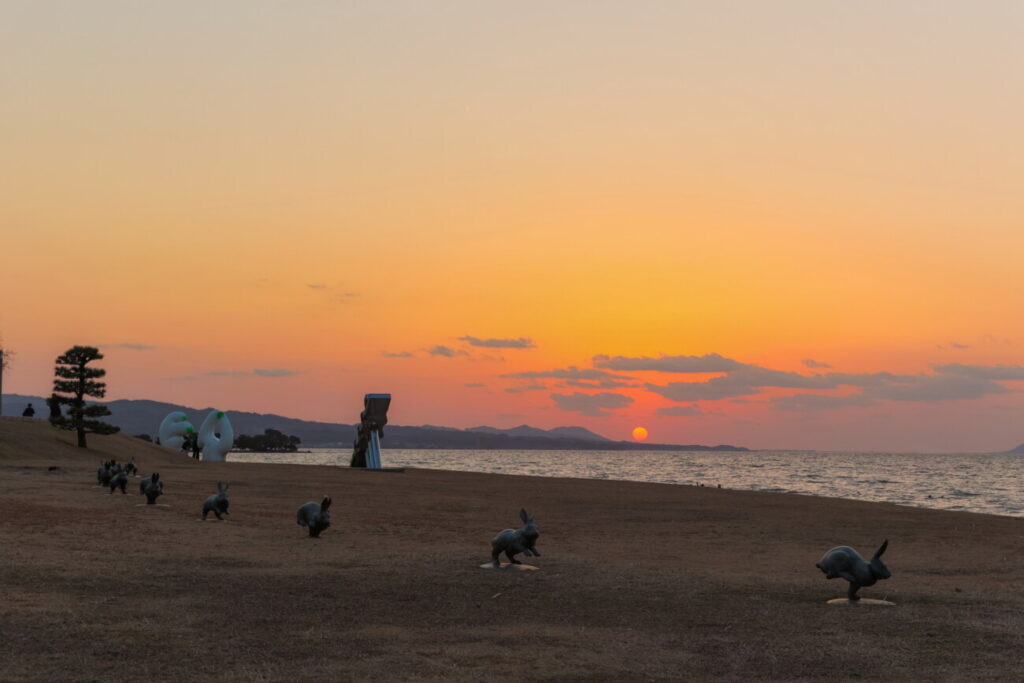 島根県立美術館　宍道湖　夕日　うさぎ