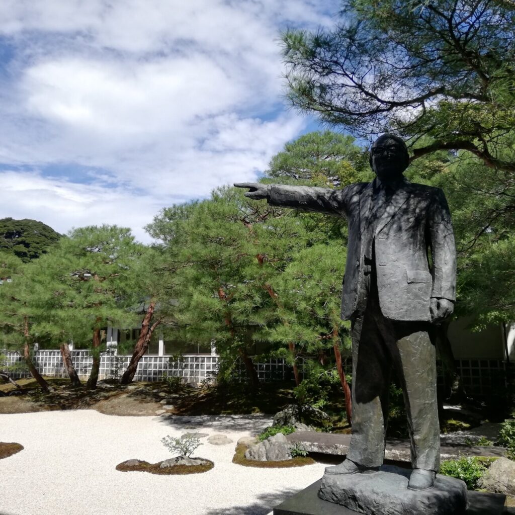 足立美術館　銅像